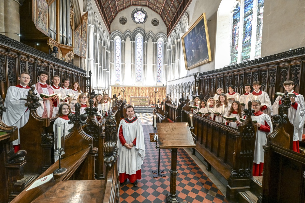 The Choir of Jesus College Cambridge in de koorbanken van de kapel